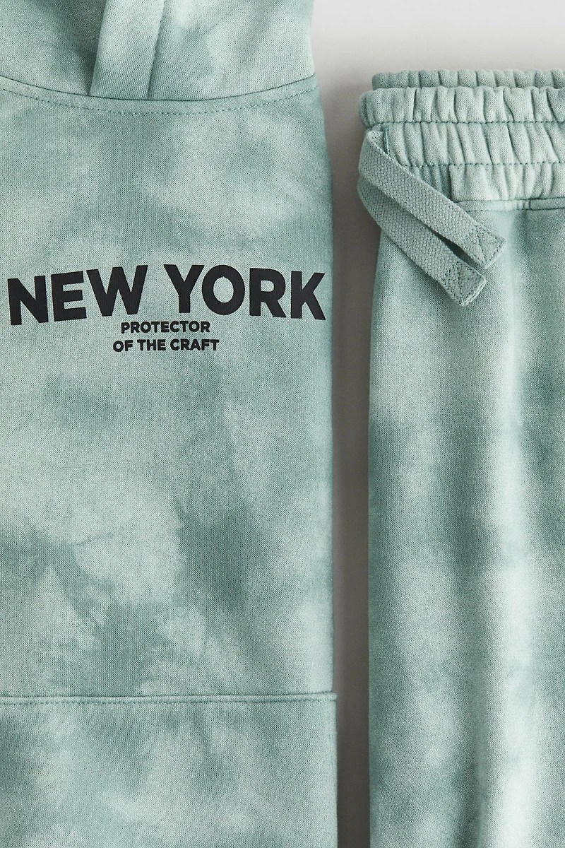 2-Piece Printed Sweatshirt and Shorts