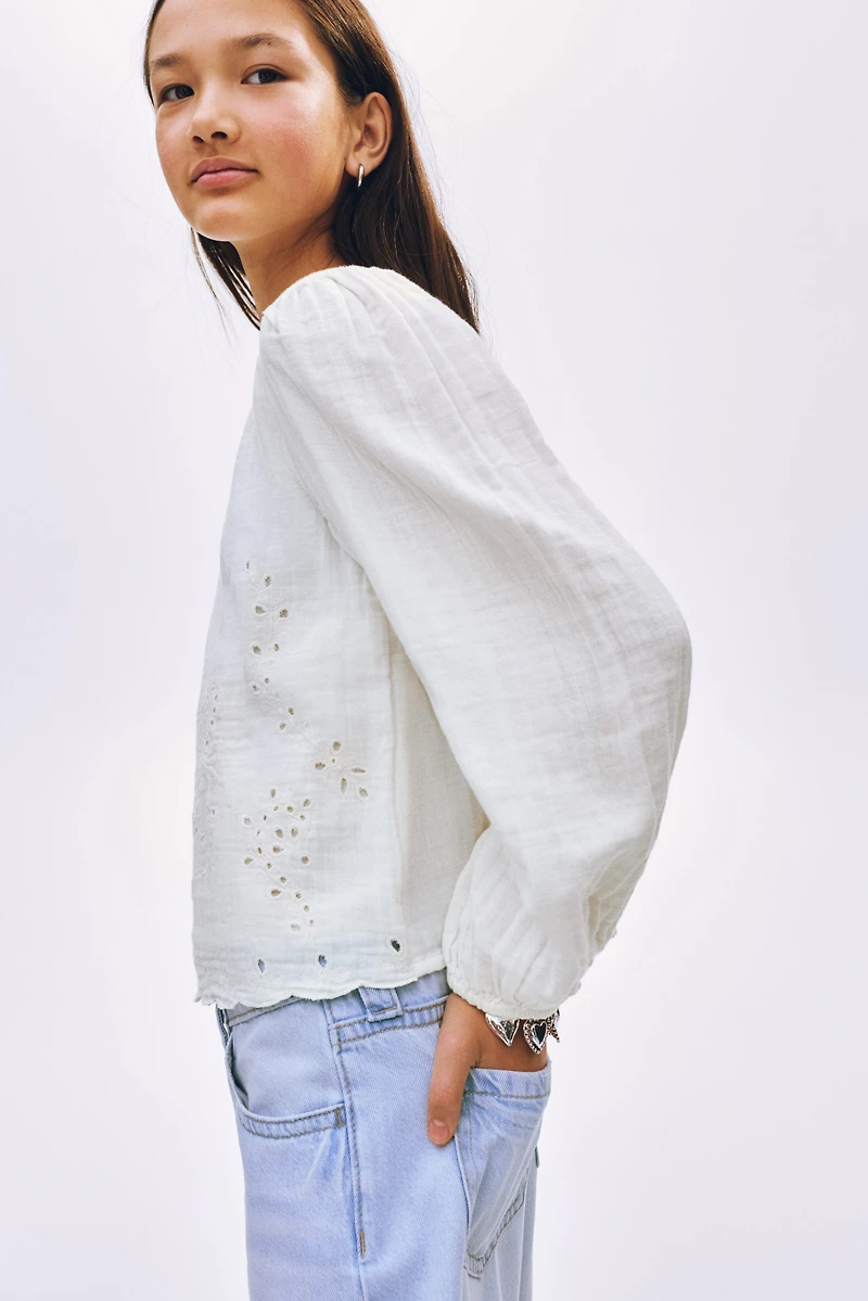 Blouse en mousseline avec broderie anglaise