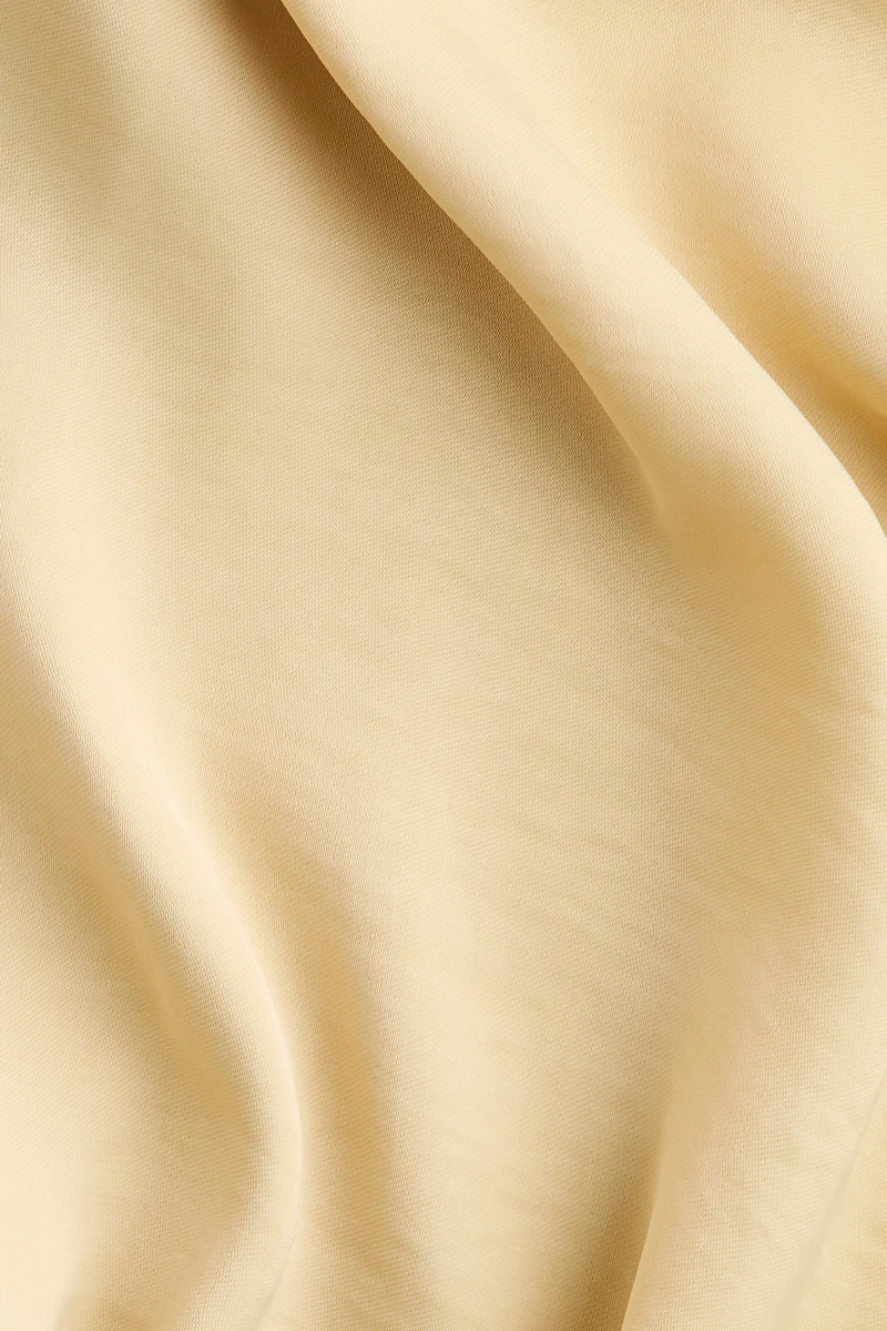 Robe dos nu asymétrique