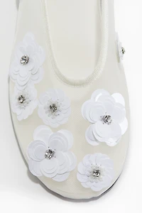 Ballerines en filet avec appliqués