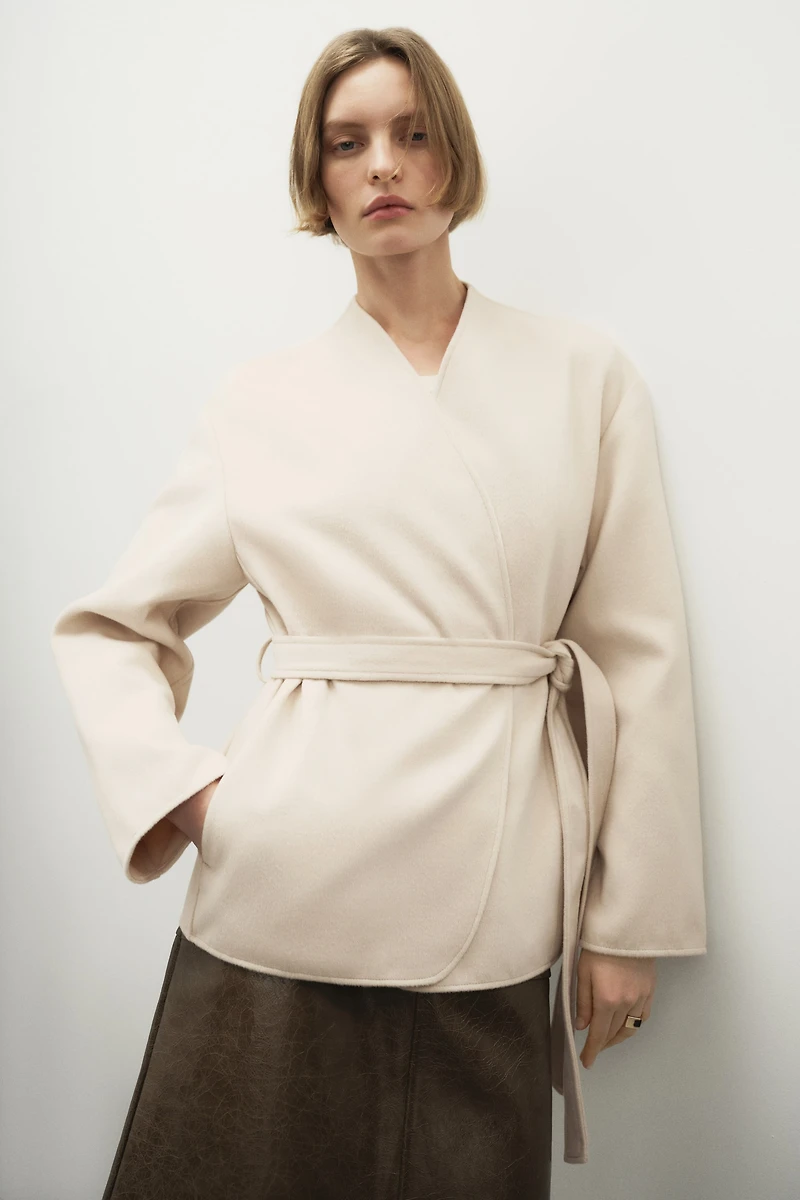 Manteau avec ceinture à nouer