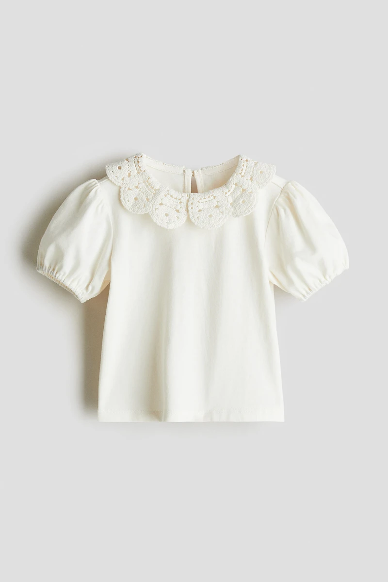 Haut avec col façon crochet