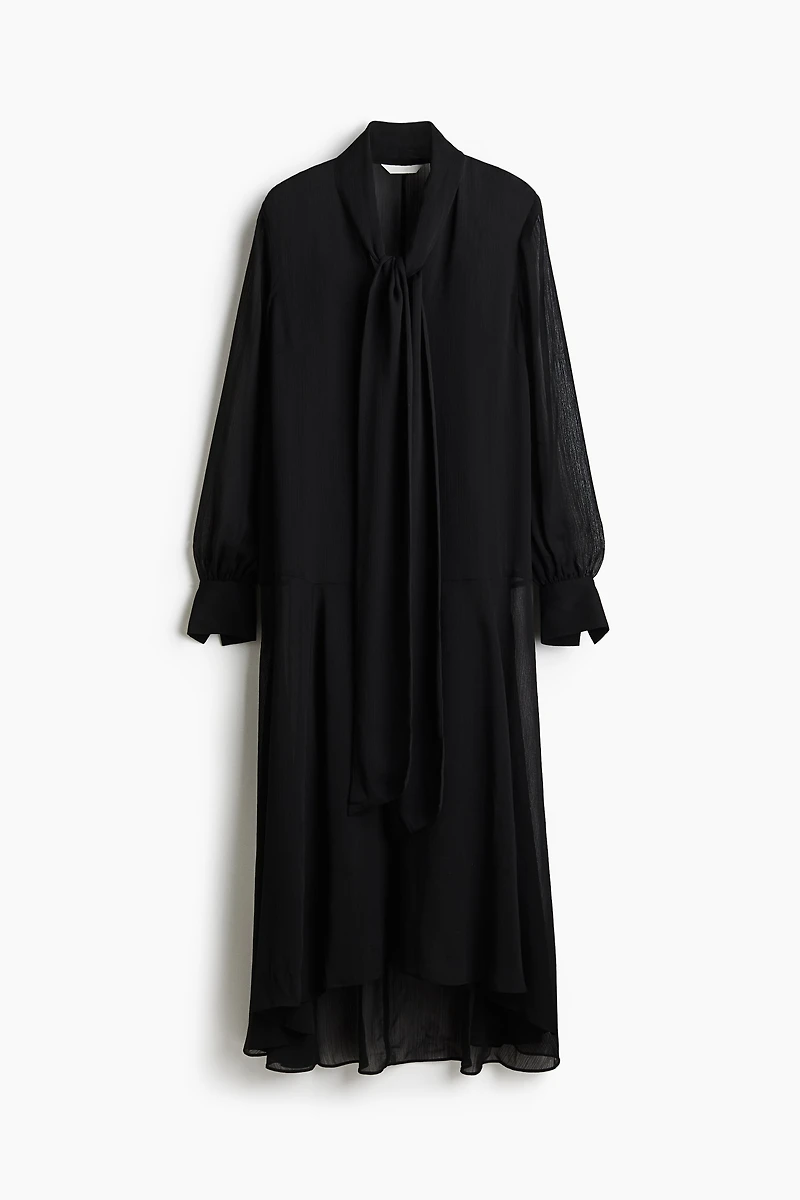 Robe vaporeuse avec col lavallière