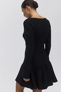 Robe volantée en tricot côtelé