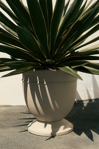 Grand pot de fleurs en métal