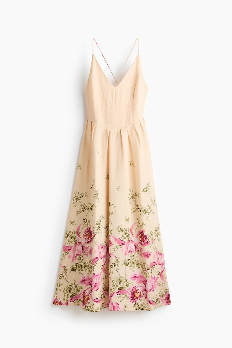 Robe à bretelles fines avec jupe évasée