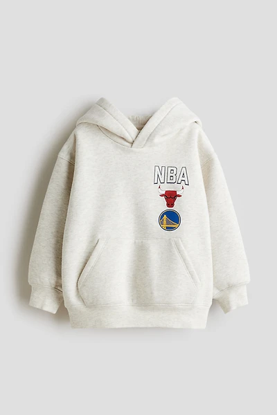 Chandail à capuchon imprimé