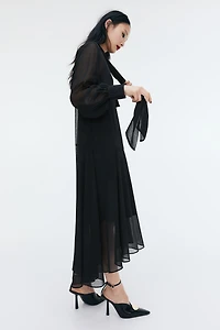 Robe vaporeuse avec col lavallière