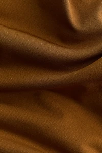 Robe asymétrique à effet drapé