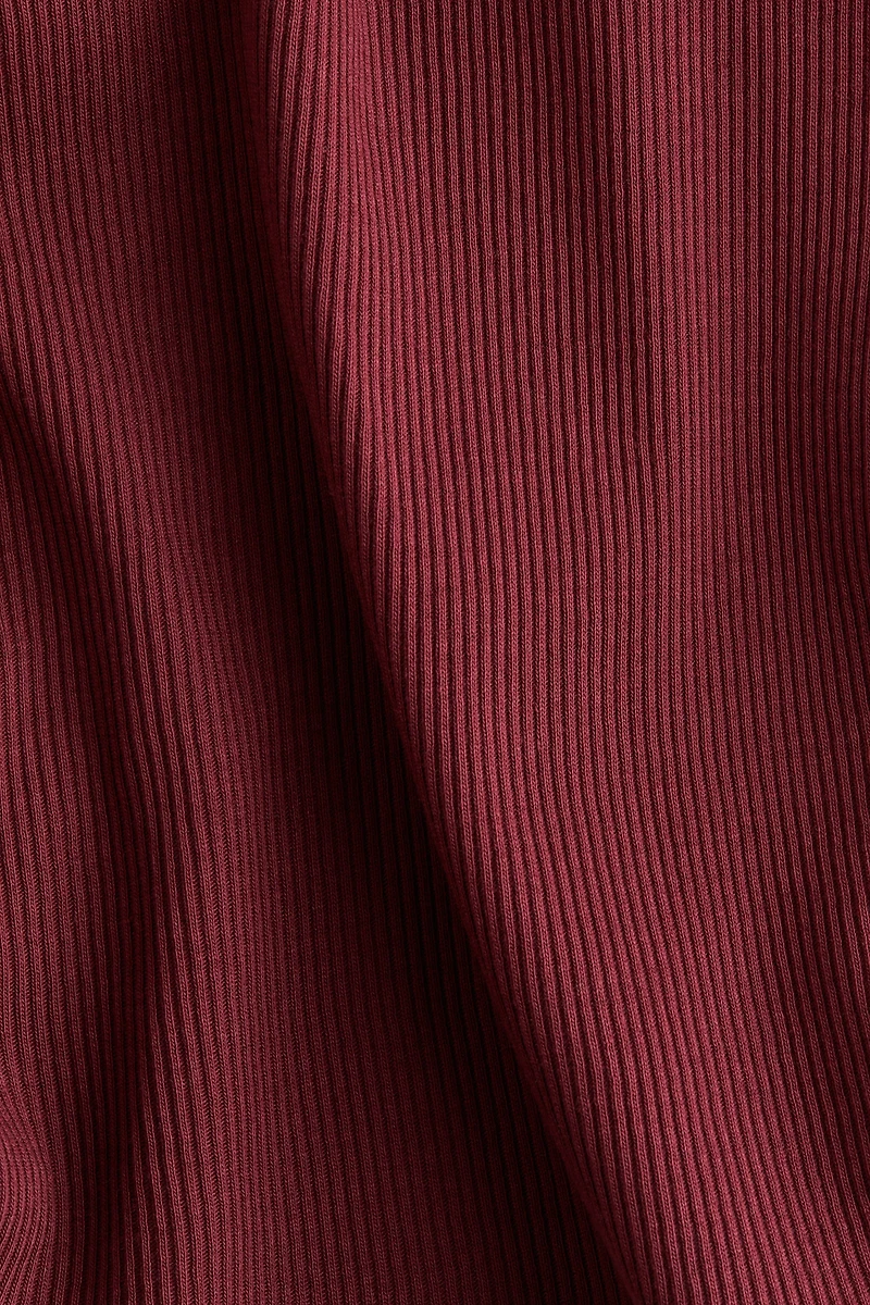 Haut côtelé avec cordons de serrage