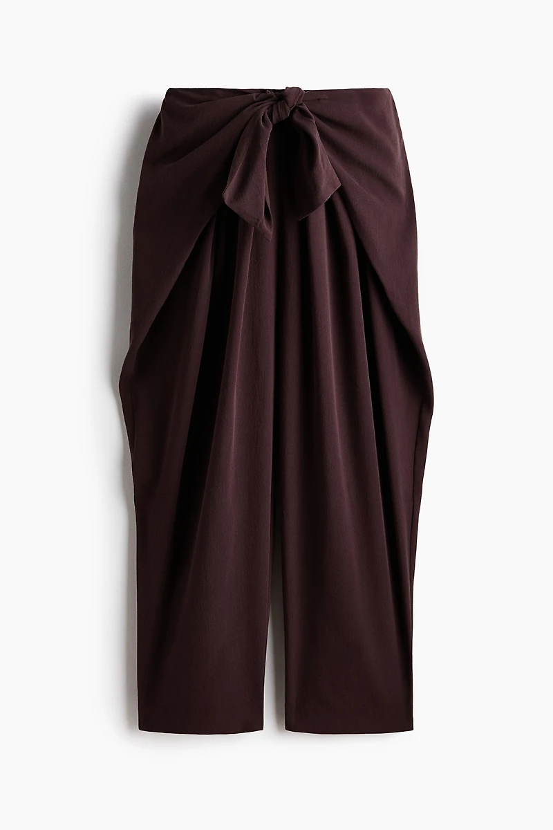Pantalon à jambes tonneau avec détail nouer