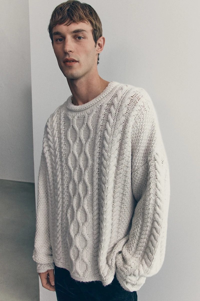 Chandail en tricot torsadé de laine mélangée