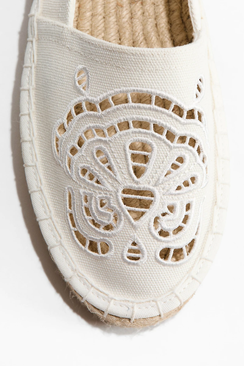 Espadrilles avec broderie anglaise