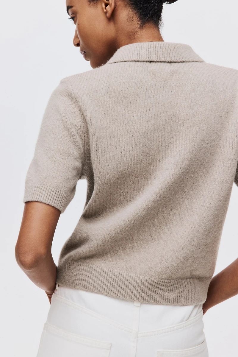 Short-sleeved collared cardigan