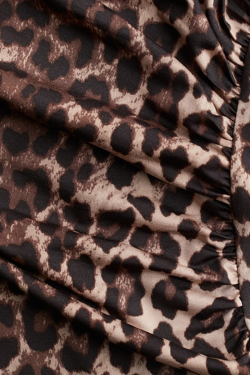 Robe moulante à effet drapé