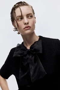 Chandail en tricot avec boucle