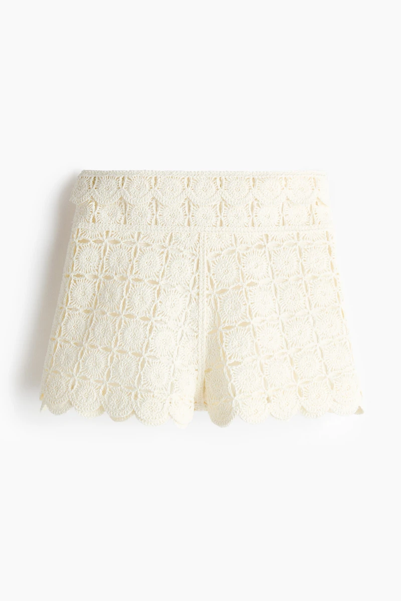 Short d'aspect crocheté