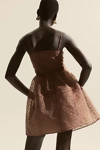 Robe brodée à bretelles fines