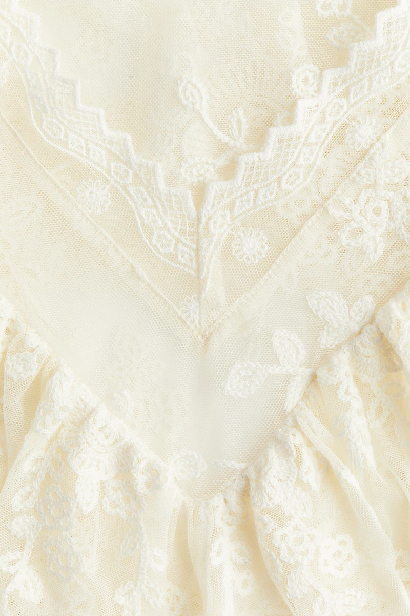 Blouse à volant en dentelle