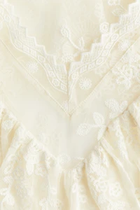 Blouse à volant en dentelle