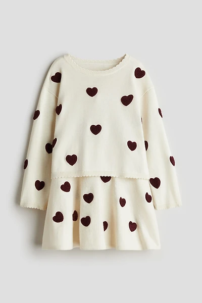 Ensemble 2 pièces avec chandail et jupe