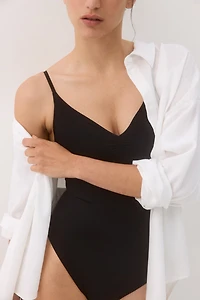 Maillot string gainant et sculptant