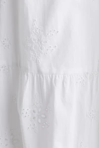 Robe avec broderie anglaise