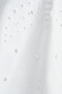 Robe dos nu avec broderie anglaise
