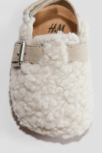 Indoor teddy mules