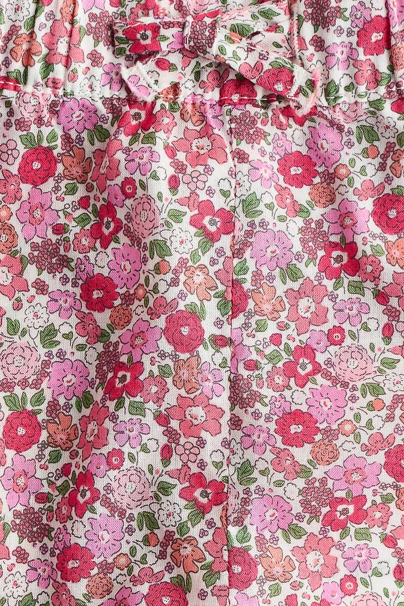 Short à bords festonnés