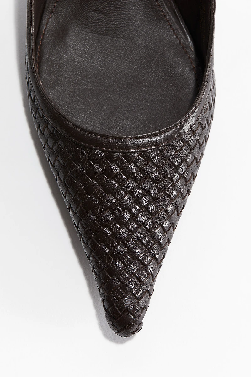 Escarpins à bride arrière en cuir tressé
