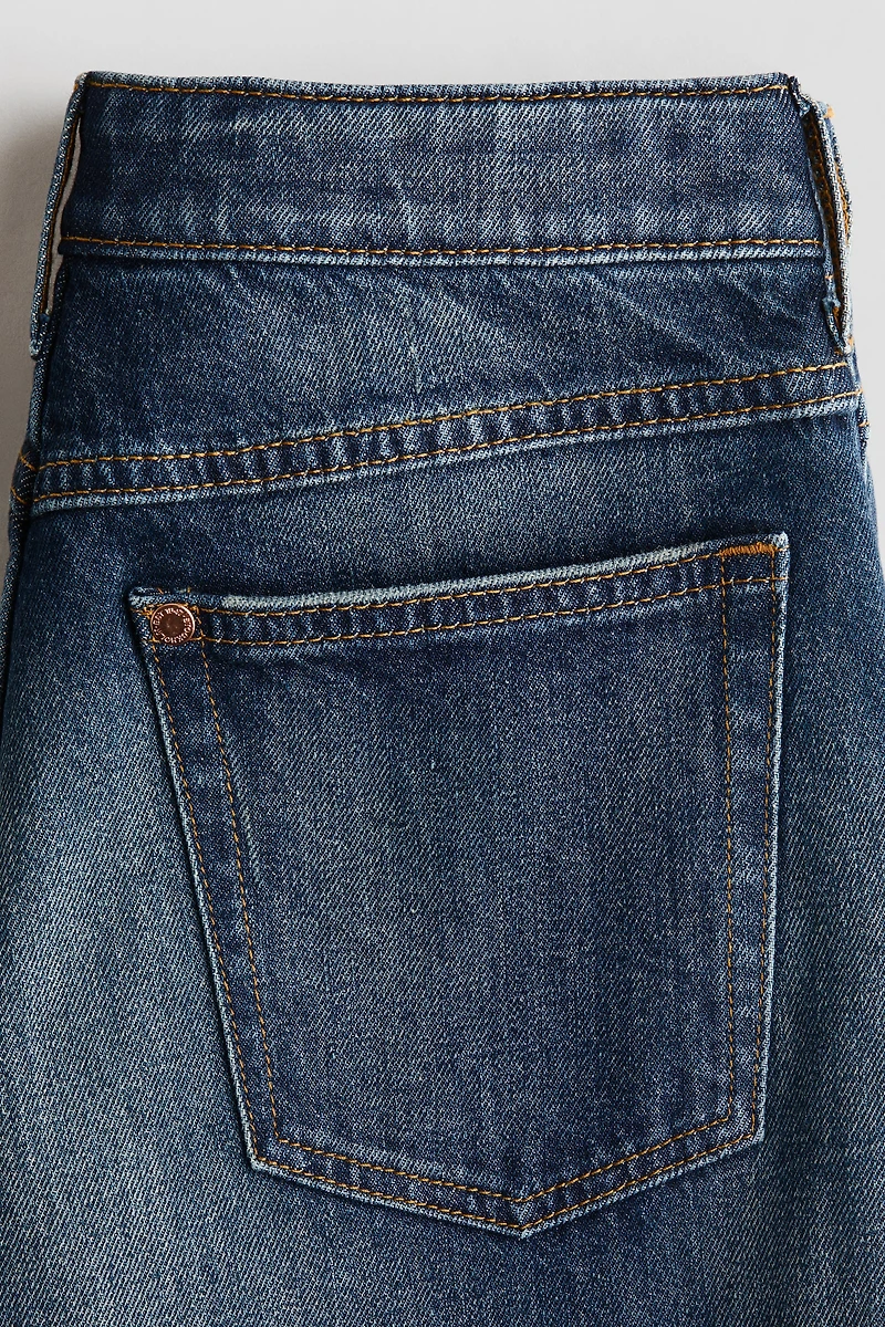 Relaxed Tapered Fit Jeans