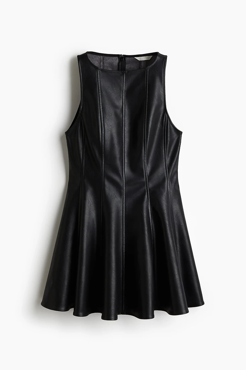 Robe en tissu enduit