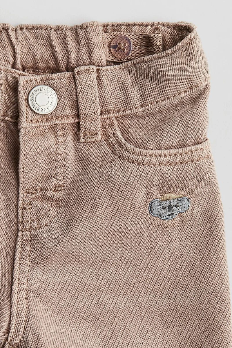 Jean avec détails brodés
