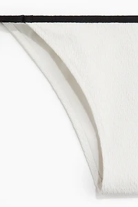 Bas de maillot Tanga audacieux
