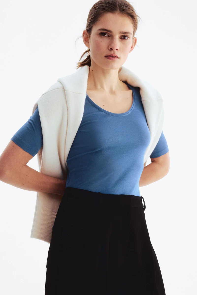 Haut en coton pima à encolure dégagée