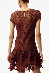 Robe d’aspect crochet avec jupe évasée