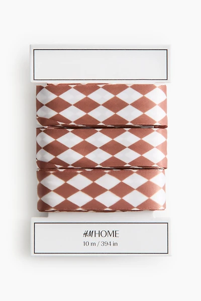 Diamond-Patterned Ribbon