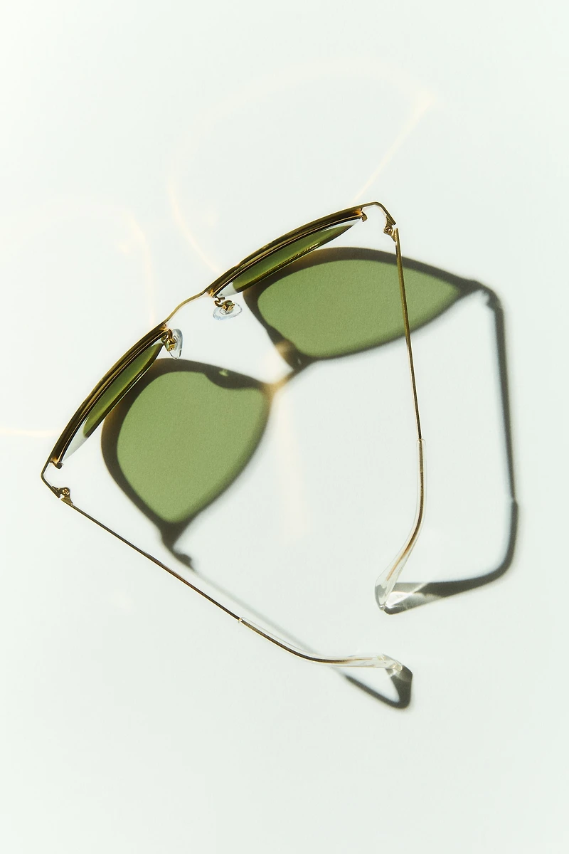 Fines lunettes de soleil yeux de chat