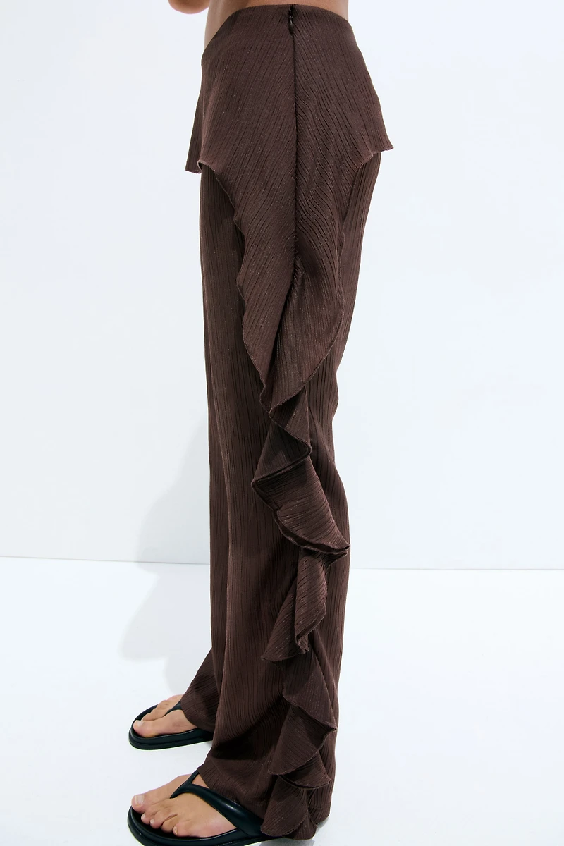 Pantalon froissé à volant