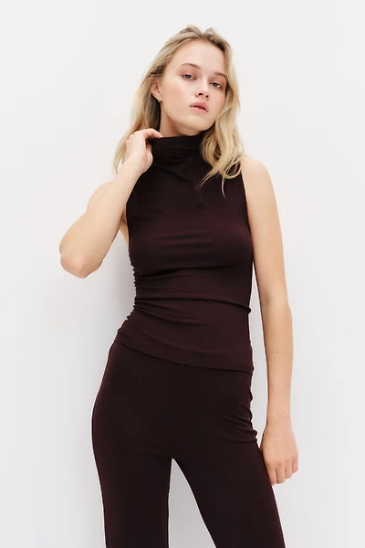 Haut sans manches à col cheminée