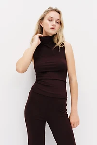 Haut sans manches à col cheminée