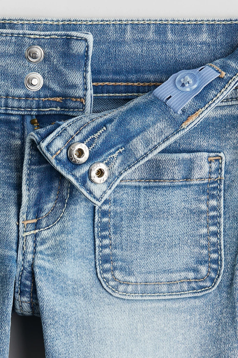 Jeans à jambe évasée