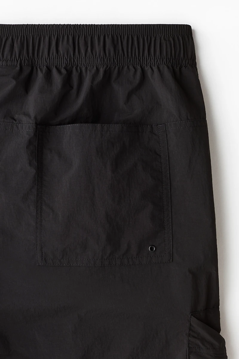 Loose-Fit Water-Repellent Cargo Pants
