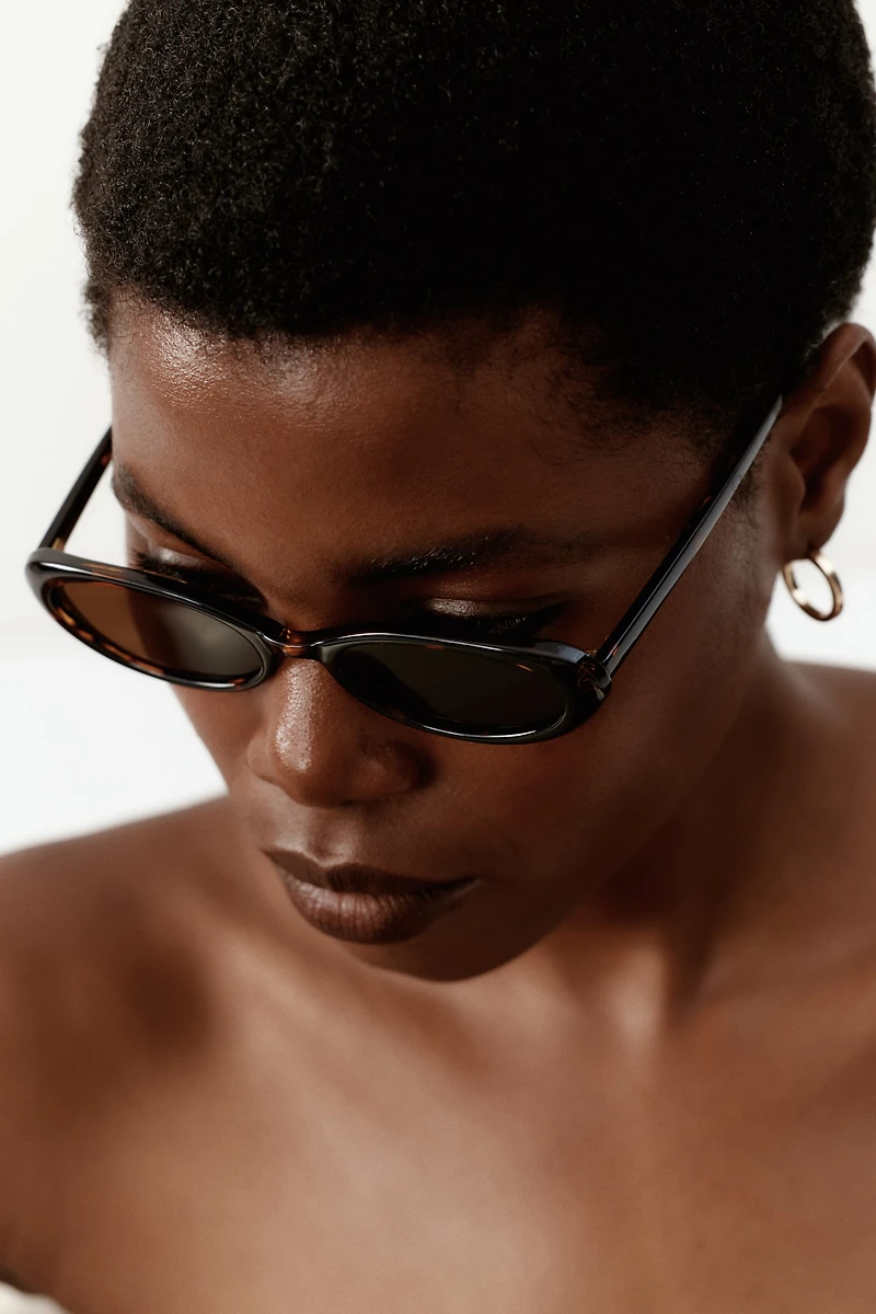 Slim sunglasses