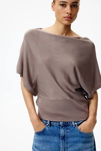 Batwing-Sleeved Fine-Knit Top