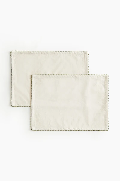 2-Pack Scalloped-Edge Placemats