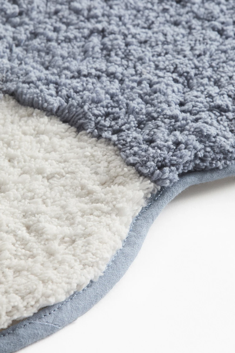 Tufted Flower-Shaped Bath Mat