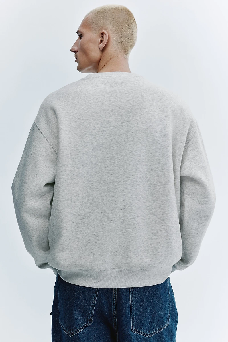 Chandail décontracté avec motif brodé