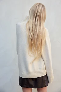 Chandail en tricot fin avec col cheminée